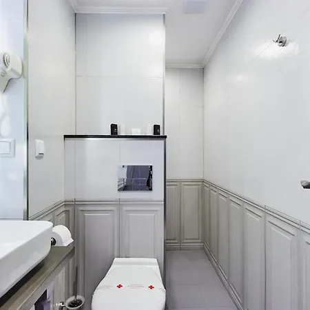 паризи 호텔 Kazanlŭk