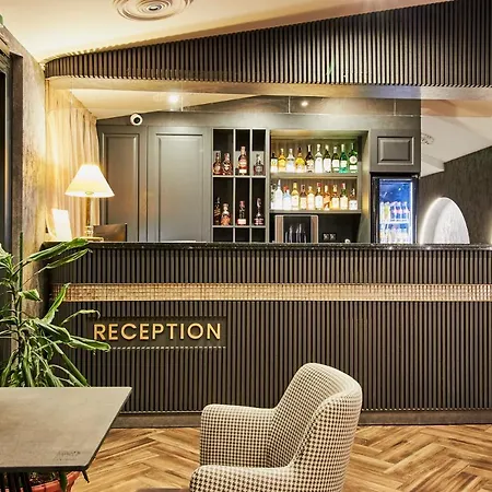 паризи Hotell Kazanlŭk
