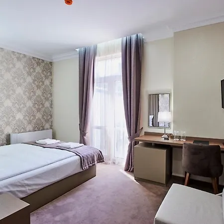 Hotel паризи 3*