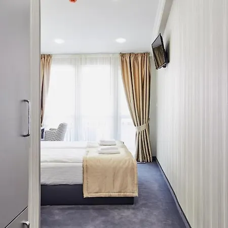 Hotel паризи 3*