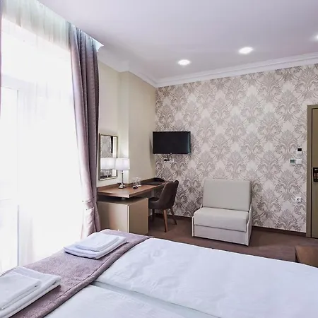 Hotel паризи 3*