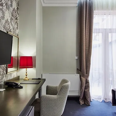 Hotel паризи 3*