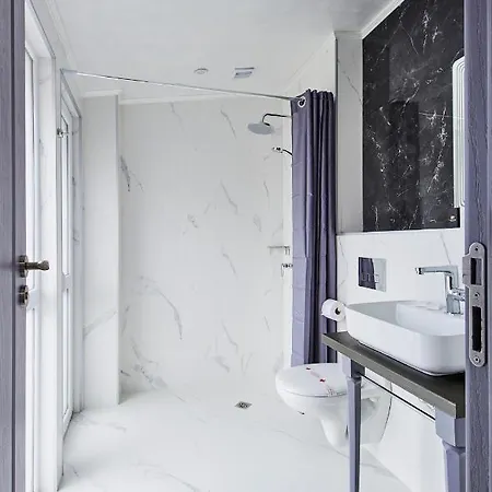 Hotell паризи