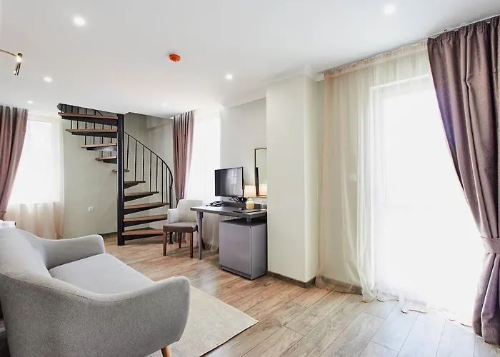 ホテル паризи カザンラク