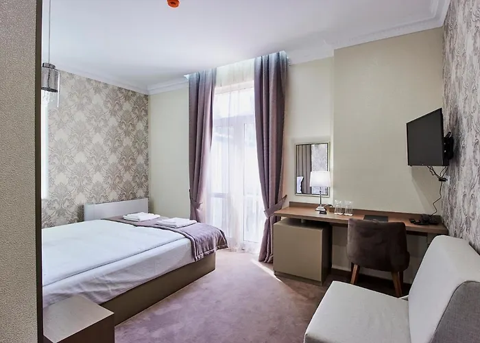 ホテル паризи 3*