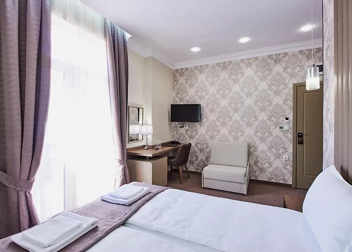 ホテル паризи 3*