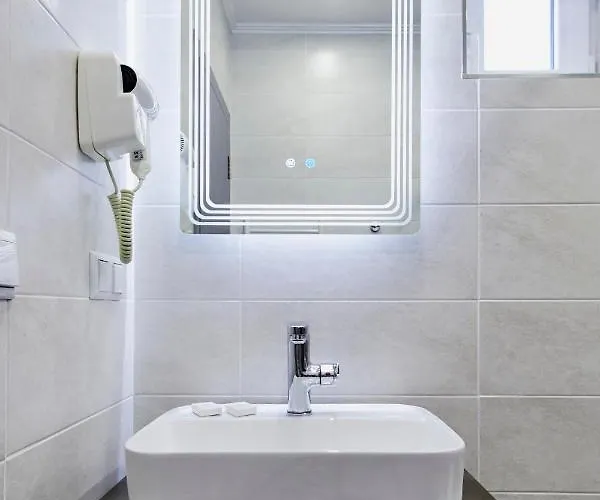 ホテル паризи