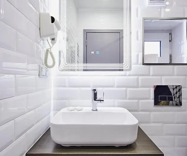 ホテル паризи