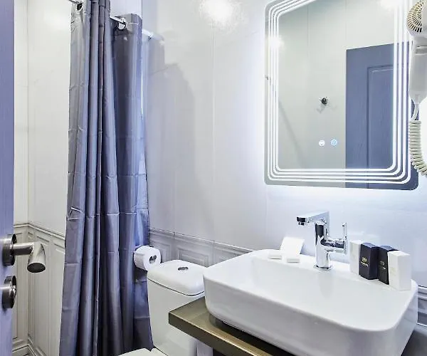 ホテル паризи 3*