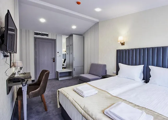 ホテル паризи カザンラク