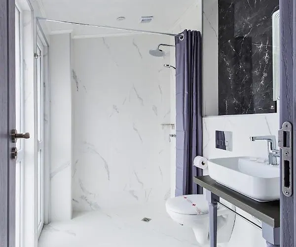 ホテル паризи